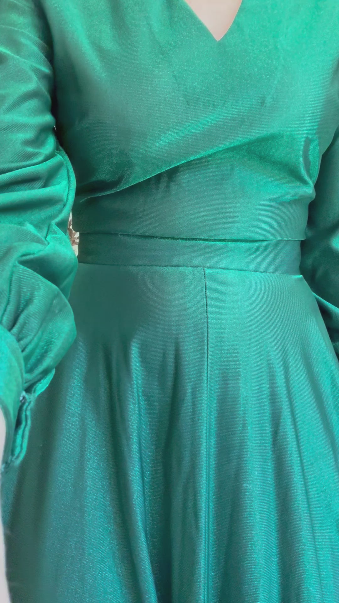 1970s Green Long Sleeve Gown